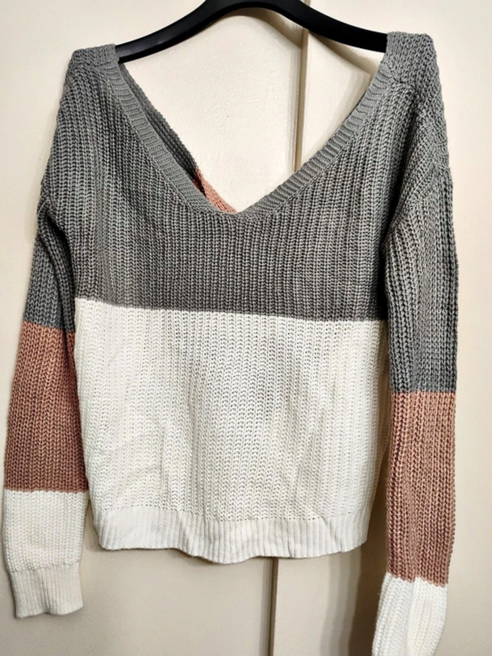 Venus Color Block V-Neck Sweater Size XS Like New